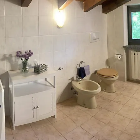 Vakantiehuis Relaxing Oasis In The Attic Castiglione dʼIntelvi