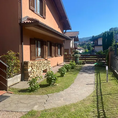 Feriehus Intelvi House *